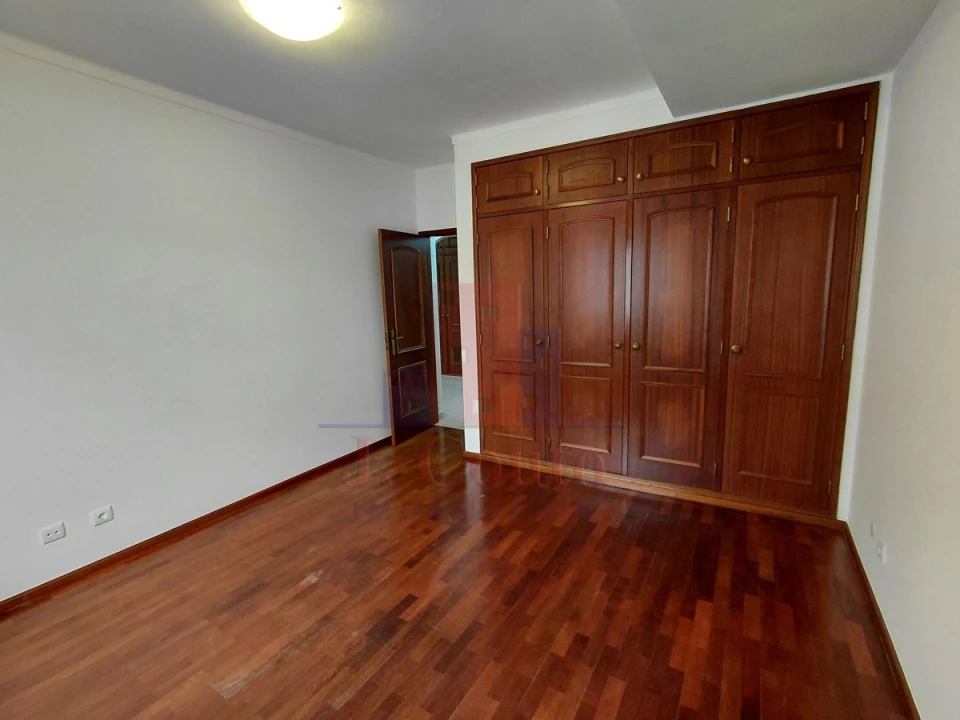 Apartamento T3 para Arrendamento em Nossa Senhora do Pópulo, Coto e São Gregório Foto 12