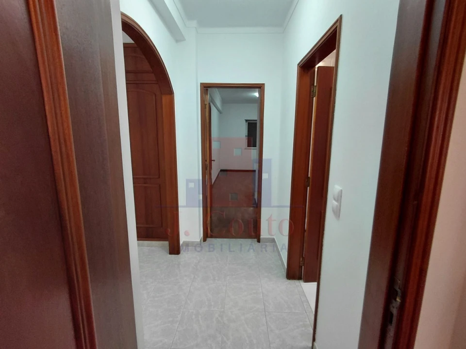 Apartamento T3 para Arrendamento em Nossa Senhora do Pópulo, Coto e São Gregório Foto 14
