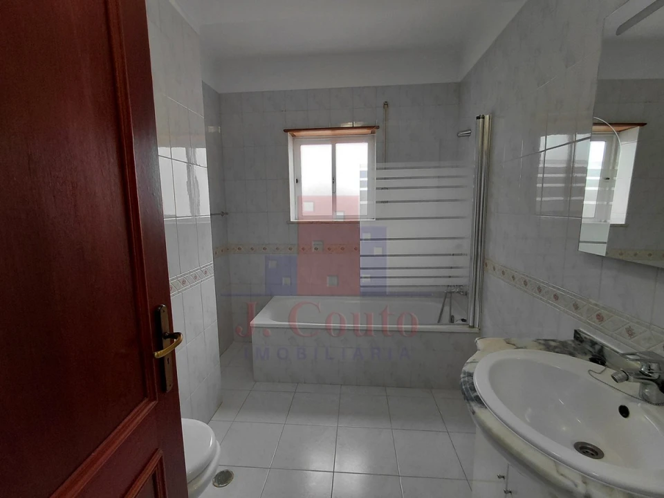 Apartamento T3 para Arrendamento em Nossa Senhora do Pópulo, Coto e São Gregório Foto 15