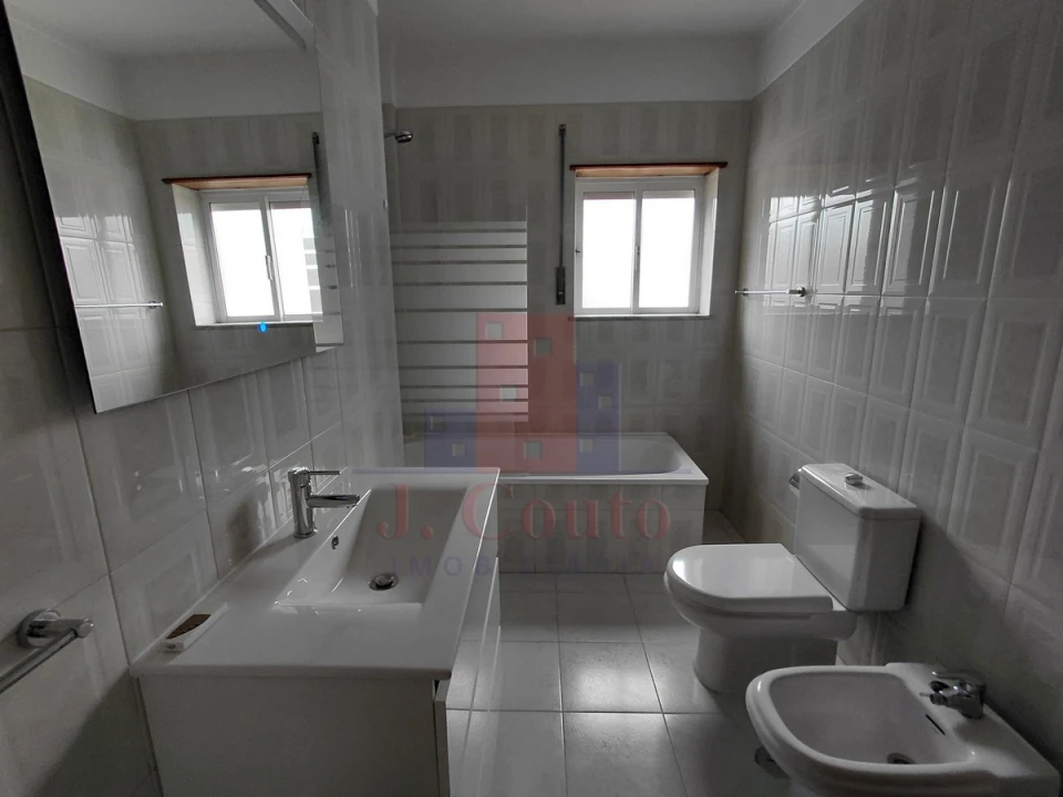 Apartamento T3 para Arrendamento em Nossa Senhora do Pópulo, Coto e São Gregório Foto 17