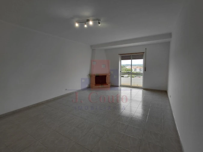 Apartamento T3 para Arrendamento em Nossa Senhora do Pópulo, Coto e São Gregório Foto 3