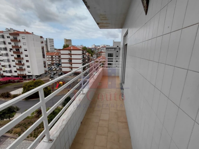Apartamento T3 para Arrendamento em Nossa Senhora do Pópulo, Coto e São Gregório Foto 5