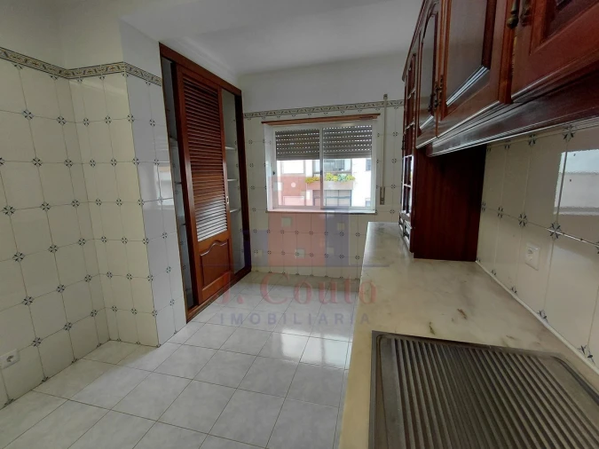 Apartamento T3 para Arrendamento em Nossa Senhora do Pópulo, Coto e São Gregório Foto 8