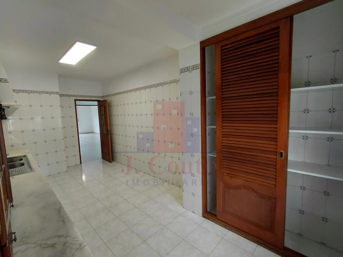 Apartamento T3 para Arrendamento em Nossa Senhora do Pópulo, Coto e São Gregório Foto 9