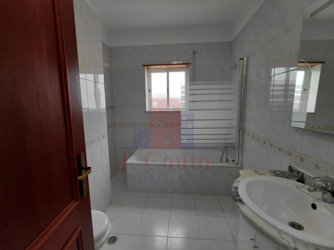 Apartamento T3 para Arrendamento em Nossa Senhora do Pópulo, Coto e São Gregório Foto 15