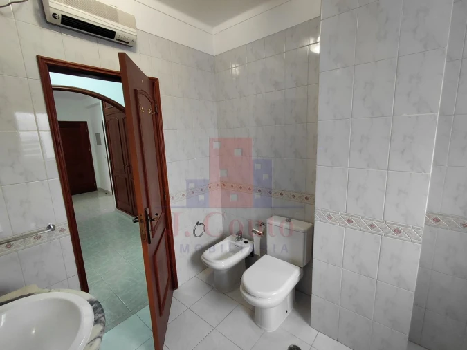 Apartamento T3 para Arrendamento em Nossa Senhora do Pópulo, Coto e São Gregório Foto 16