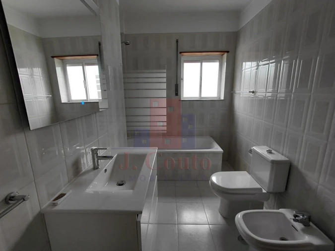 Apartamento T3 para Arrendamento em Nossa Senhora do Pópulo, Coto e São Gregório Foto 17