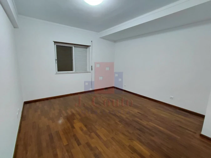 Apartamento T3 para Arrendamento em Nossa Senhora do Pópulo, Coto e São Gregório Foto 18
