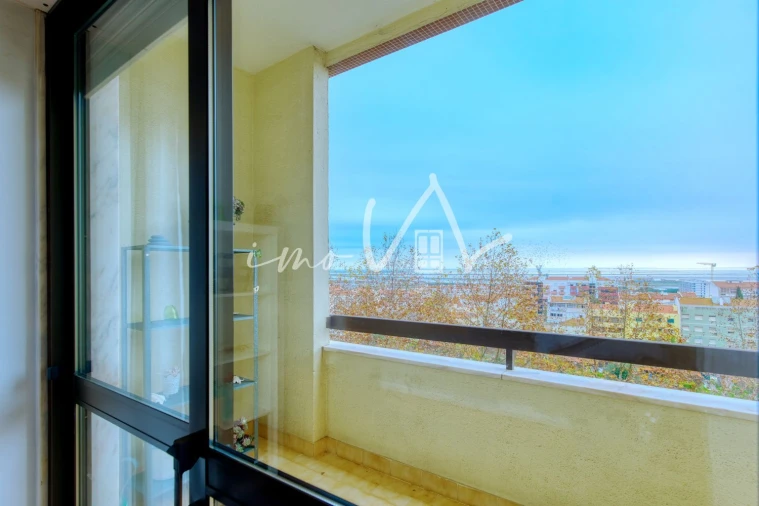 Apartamento T3 para Venda em Póvoa de Santa Iria e Forte da Casa Foto 23