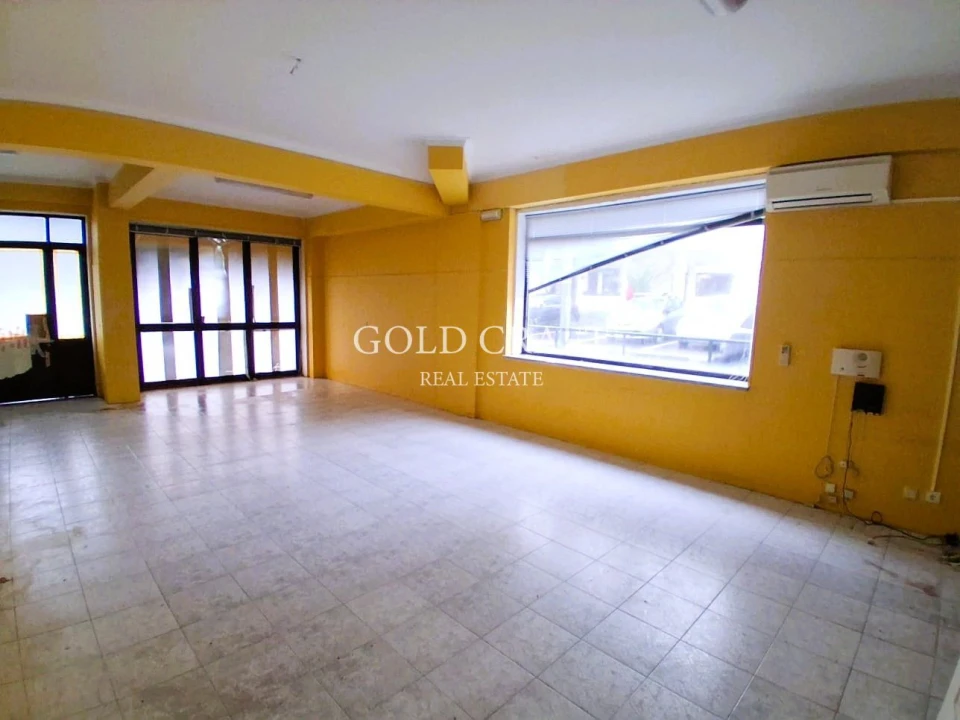 Loja para Arrendamento em Rio de Mouro Foto 2