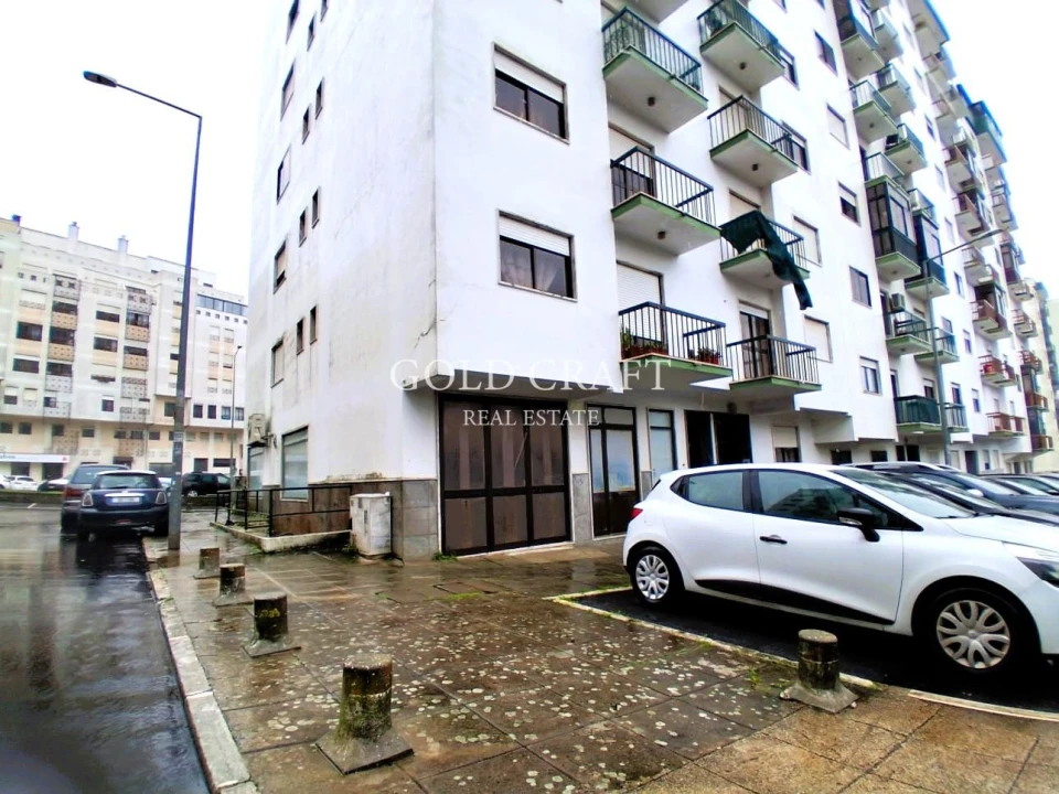 Loja para Arrendamento em Rio de Mouro Foto 17