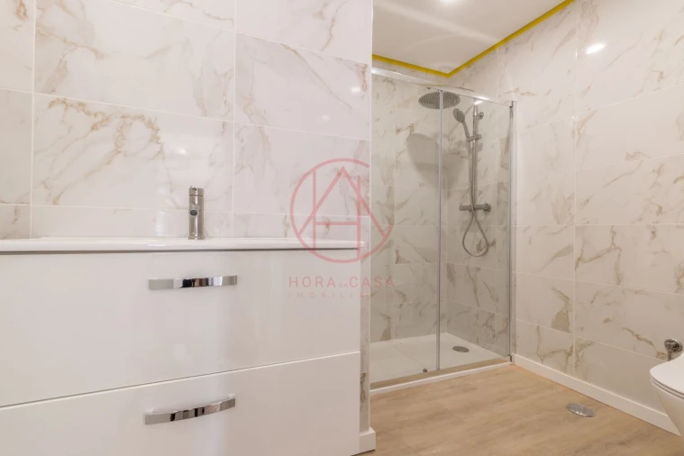 Apartamento T4 para Venda em Almada, Cova da Piedade, Pragal e Cacilhas Foto 31