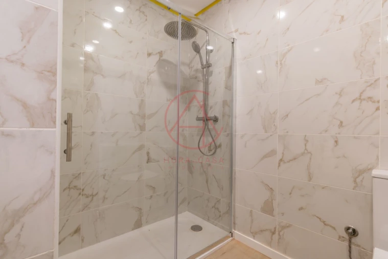 Apartamento T4 para Venda em Almada, Cova da Piedade, Pragal e Cacilhas Foto 32