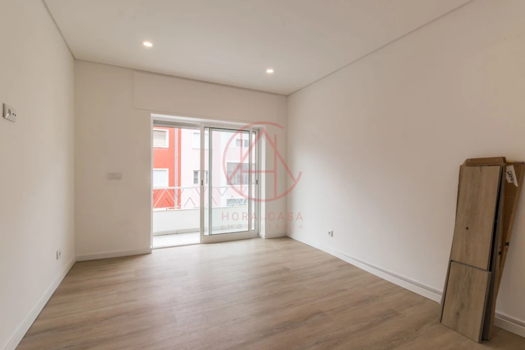 Apartamento T4 para Venda em Almada, Cova da Piedade, Pragal e Cacilhas Foto 15