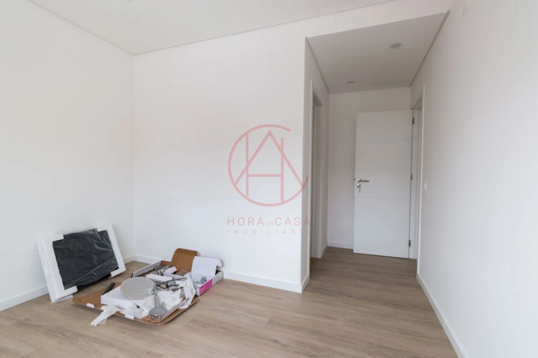 Apartamento T4 para Venda em Almada, Cova da Piedade, Pragal e Cacilhas Foto 9