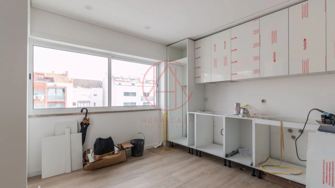 Apartamento T4 para Venda em Almada, Cova da Piedade, Pragal e Cacilhas Foto 1