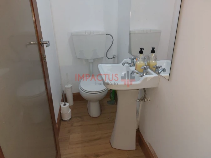 Loja para Arrendamento em Aveleda Foto 15