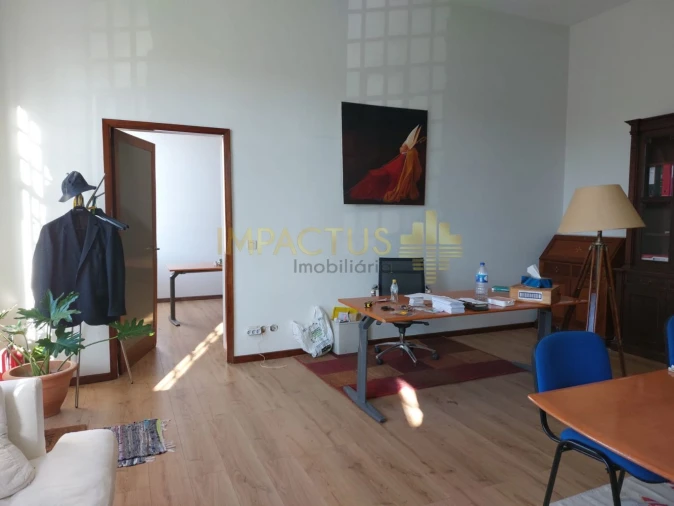 Loja para Arrendamento em Aveleda Foto 4