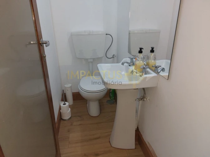 Loja para Arrendamento em Aveleda Foto 15