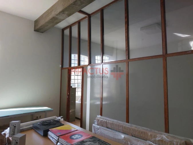 Loja para Arrendamento em Aveleda Foto 8