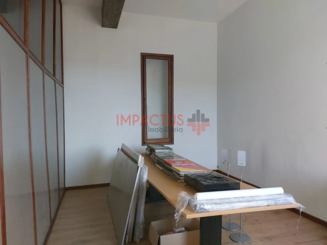 Loja para Arrendamento em Aveleda Foto 7