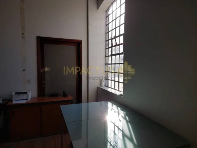 Loja para Arrendamento em Aveleda Foto 11