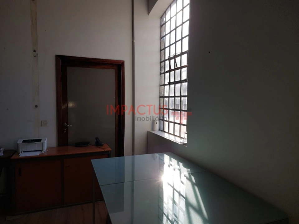 Loja para Arrendamento em Aveleda Foto 11