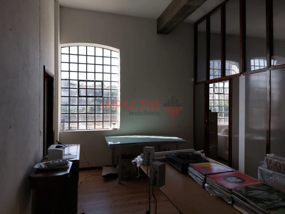 Loja para Arrendamento em Aveleda Foto 9