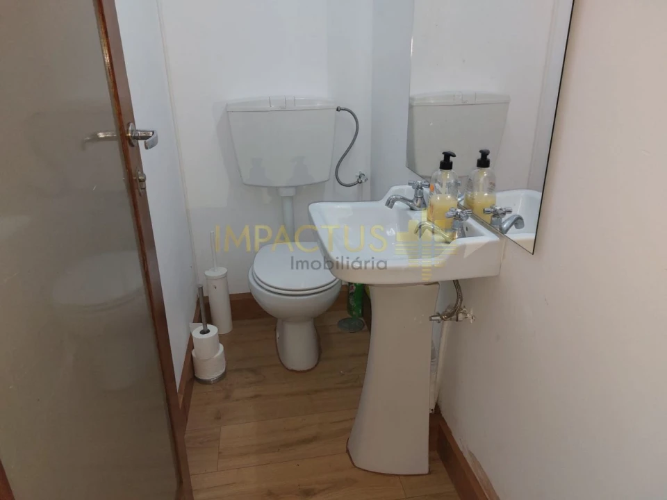 Loja para Arrendamento em Aveleda Foto 15