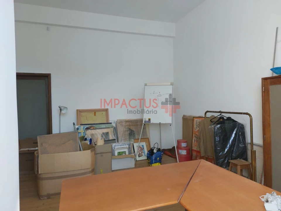 Loja para Arrendamento em Aveleda Foto 12