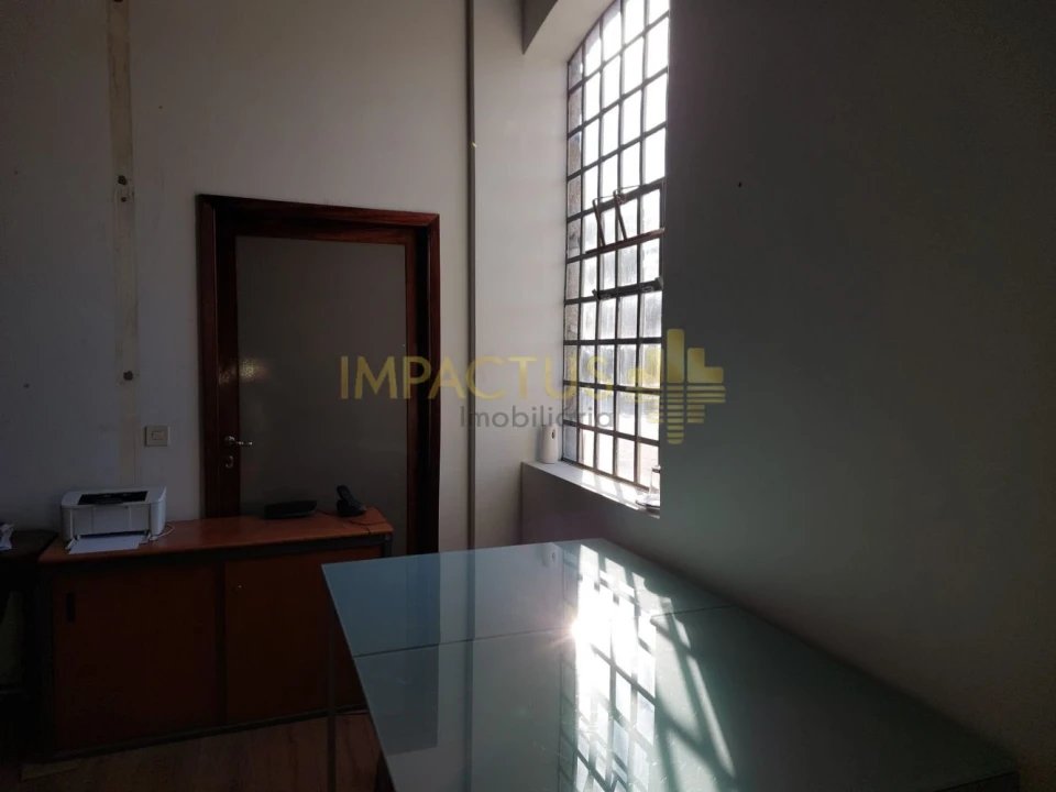 Loja para Arrendamento em Aveleda Foto 11