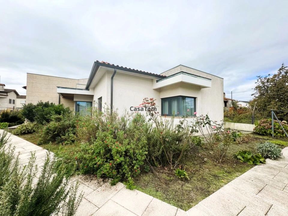 Moradia T3 para Venda em Fataunços e Figueiredo das Donas Foto 2