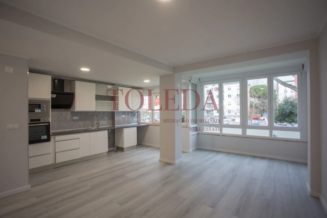 Apartamento T2 para Venda em Oeiras e São Julião da Barra, Paço de Arcos e Caxias Foto 1