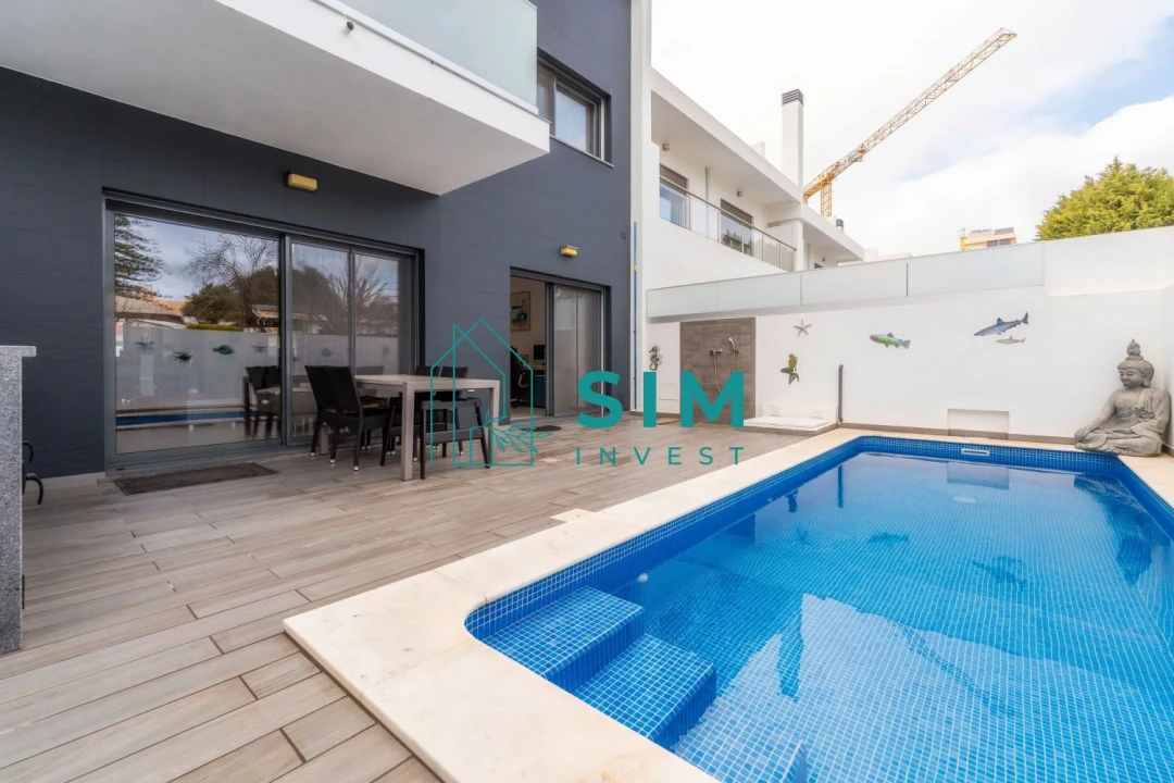 Moradia T4 para Venda em Tavira (Santa Maria e Santiago) Foto 1