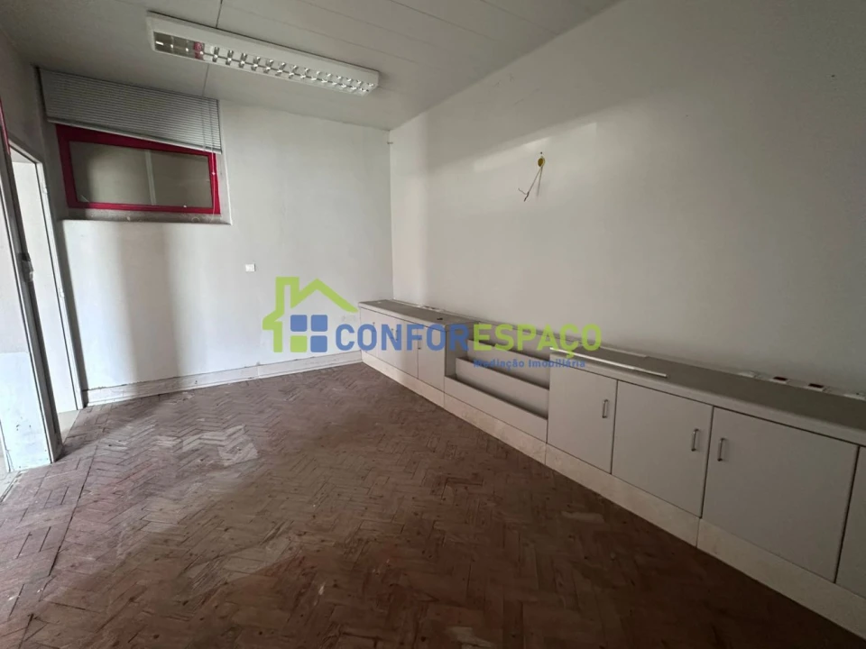 Moradia T3 para Venda em Escalos de Cima e Lousa Foto 3