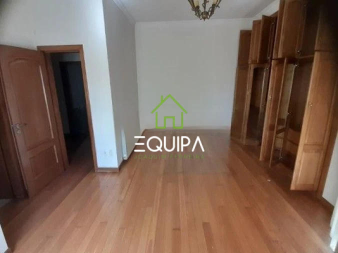 Moradia T9 para Venda em Meinedo Foto 7