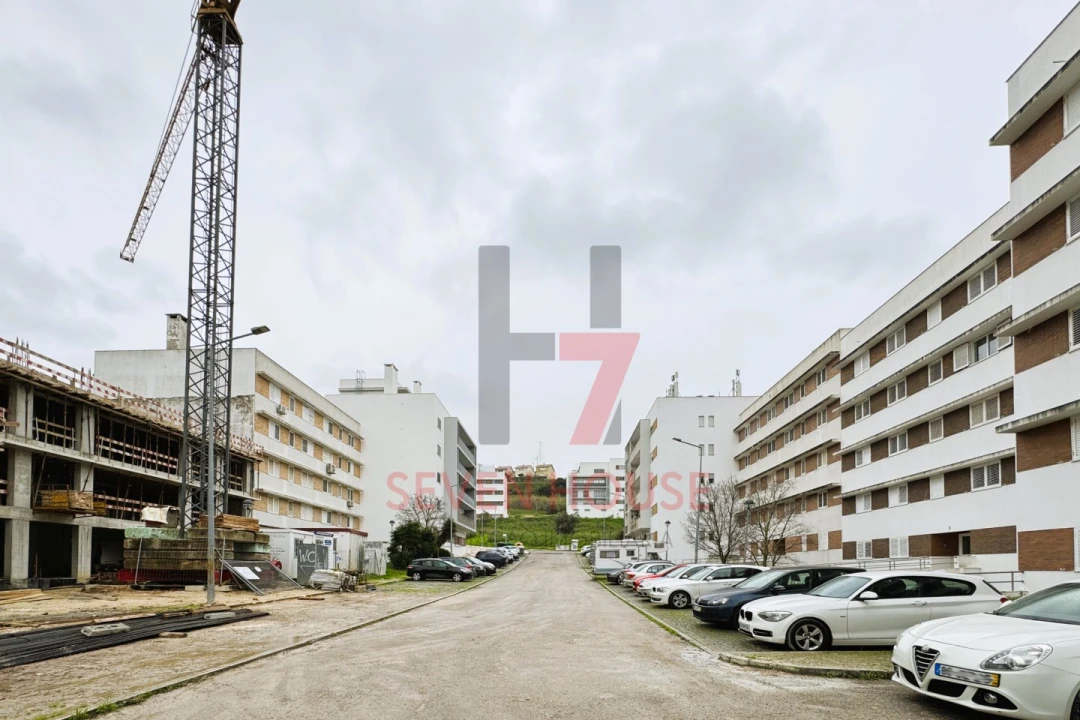 Apartamento T2 para Venda em Camarate, Unhos e Apelação Foto 24