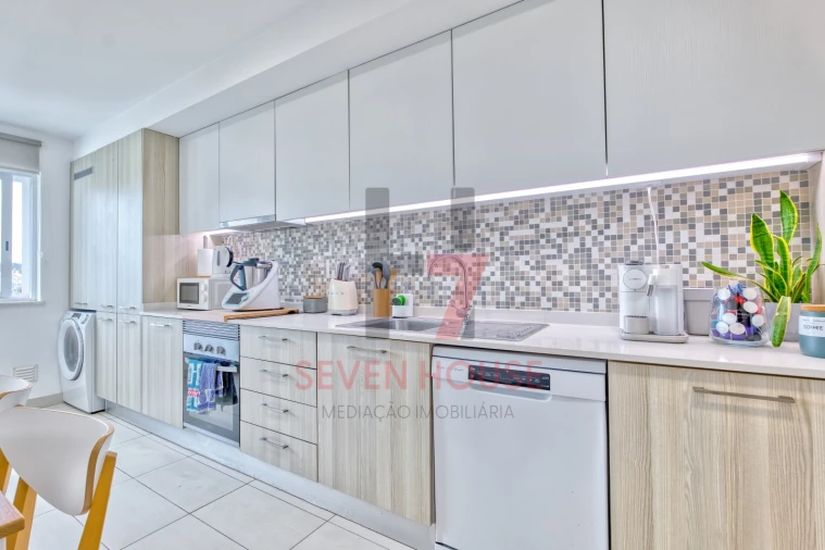 Apartamento T2 para Venda em Camarate, Unhos e Apelação Foto 7