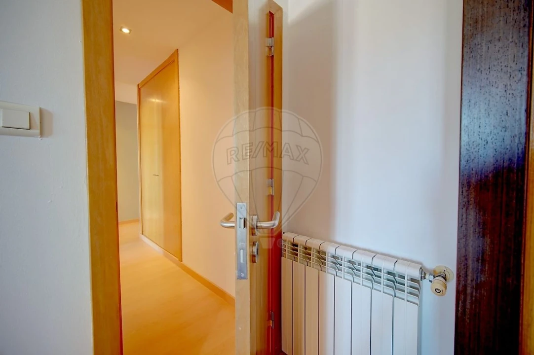 Apartamento T3 para Arrendamento em Venteira Foto 8