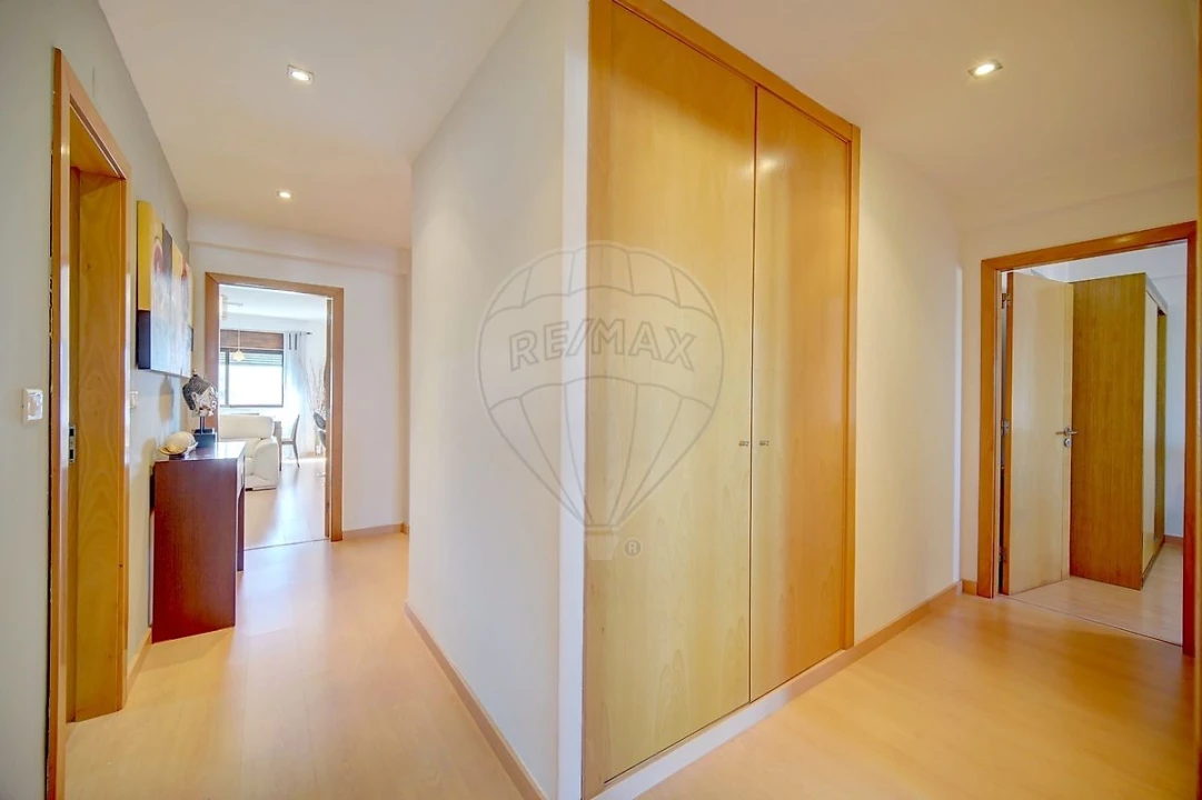 Apartamento T3 para Arrendamento em Venteira Foto 2