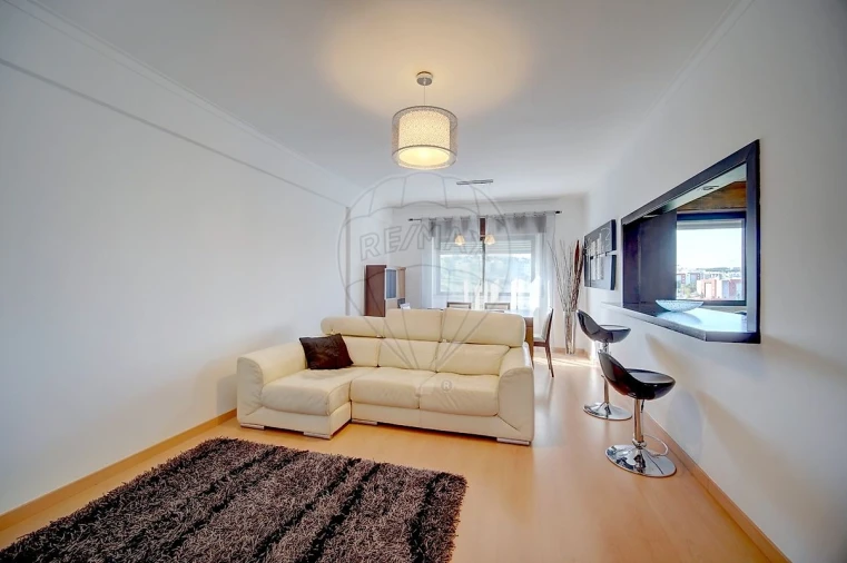 Apartamento T3 para Arrendamento em Venteira Foto 6