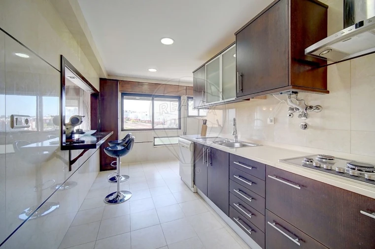 Apartamento T3 para Arrendamento em Venteira Foto 10