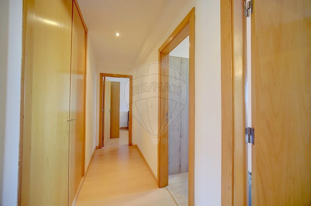 Apartamento T3 para Arrendamento em Venteira Foto 3