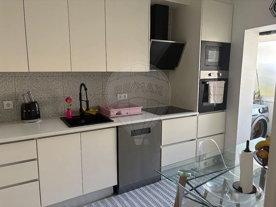 Apartamento T2 para Venda em Camarate, Unhos e Apelação Foto 7