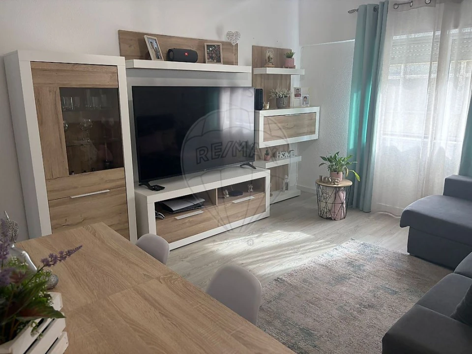Apartamento T2 para Venda em Camarate, Unhos e Apelação Foto 2