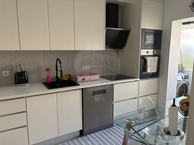 Apartamento T2 para Venda em Camarate, Unhos e Apelação Foto 7