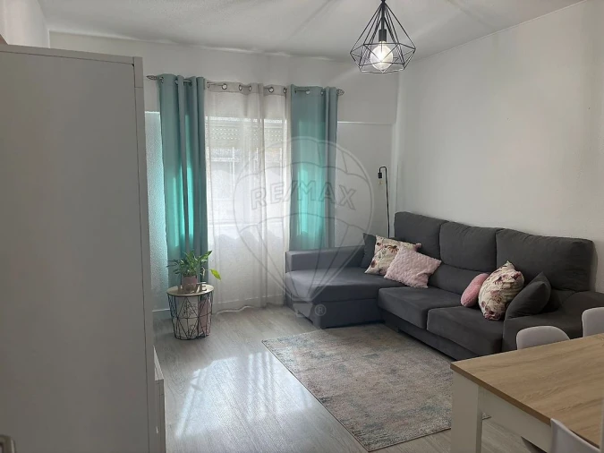 Apartamento T2 para Venda em Camarate, Unhos e Apelação Foto 4