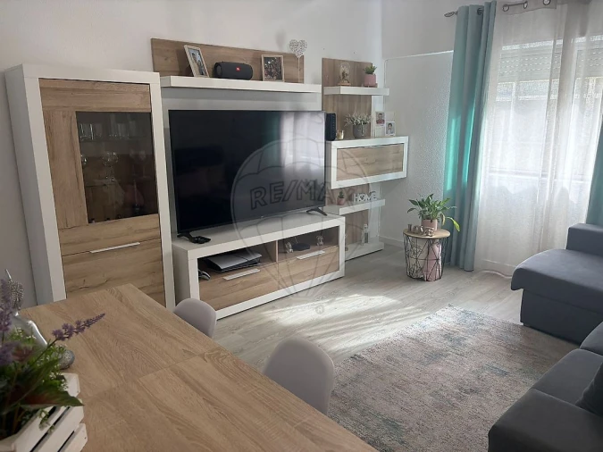 Apartamento T2 para Venda em Camarate, Unhos e Apelação Foto 2