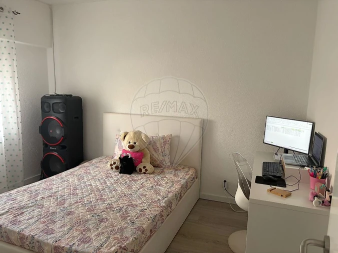 Apartamento T2 para Venda em Camarate, Unhos e Apelação Foto 5