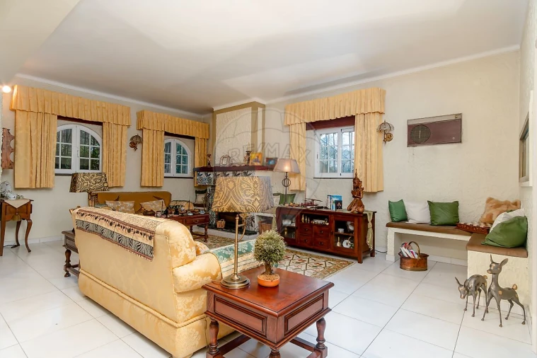 Moradia T4 para Venda em Amora Foto 18